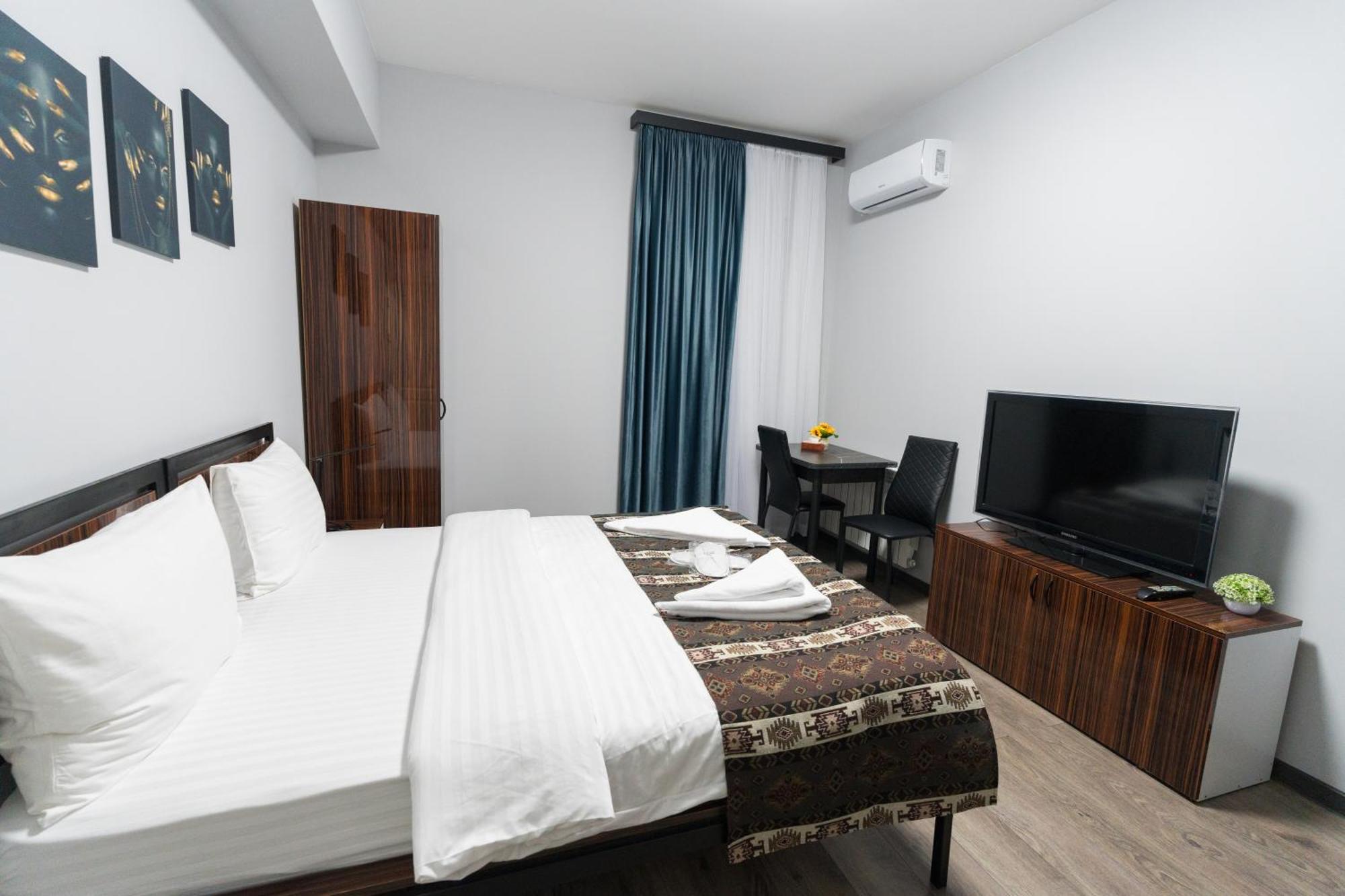 Gh Family Hotel Jerevan Exteriör bild
